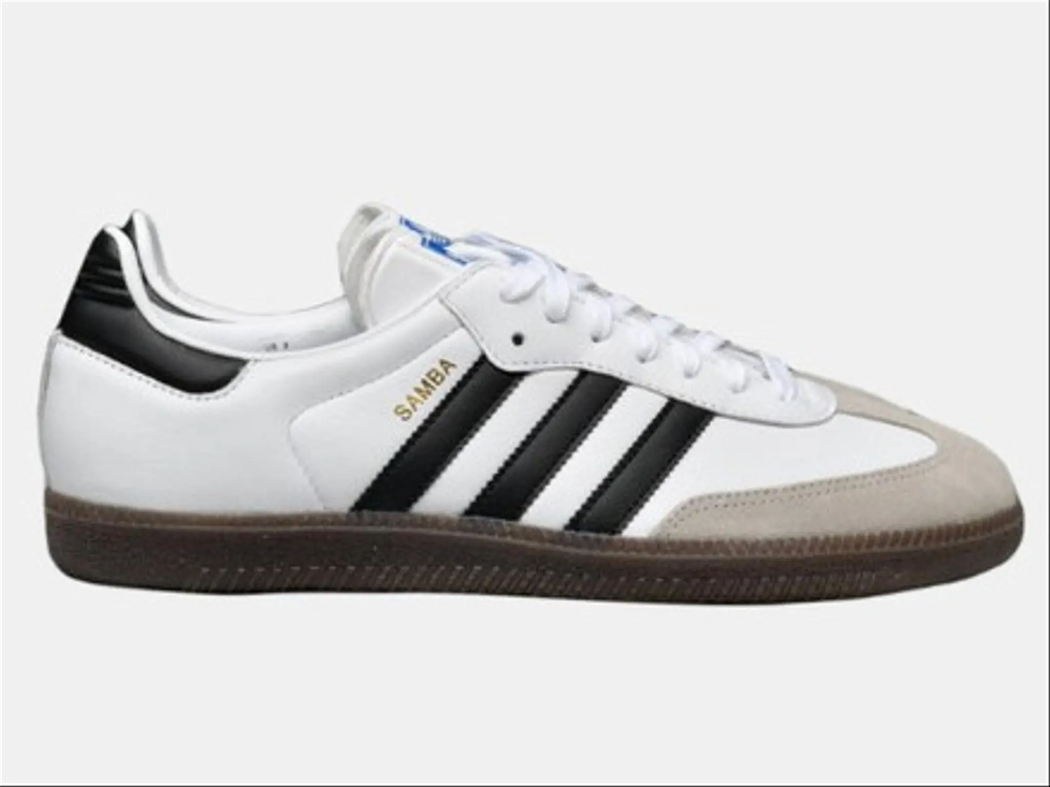 7+ Cara Membersihkan Sepatu Putih, Noda Kuning Hilang!