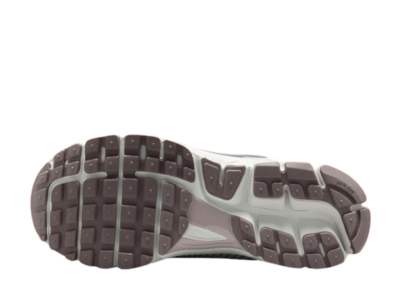 Nike Zoom Vomero 5 Metallic Silver Platinum Violet (Women's) - photo 4