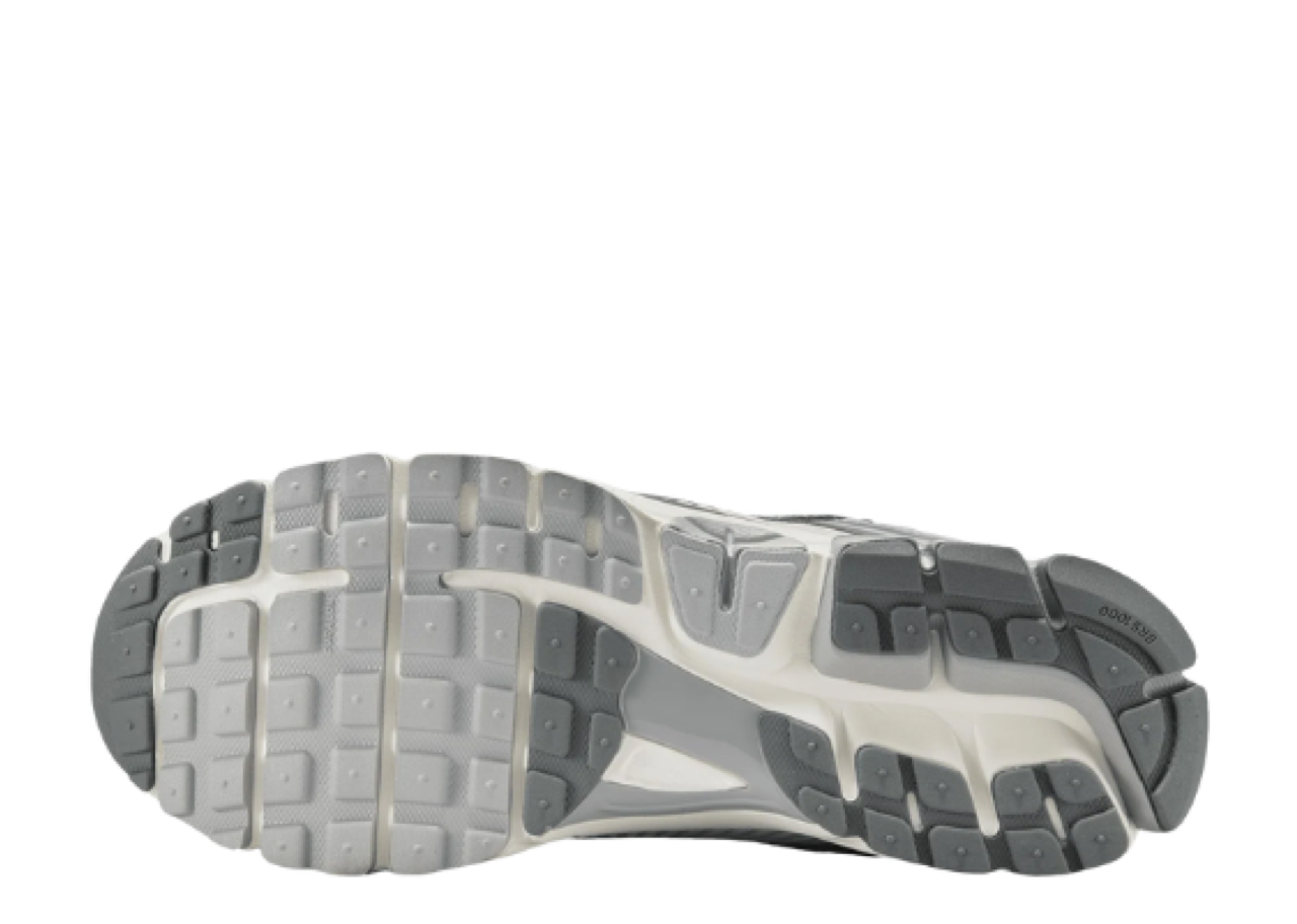 Nike Zoom Vomero 5 Metallic Silver - photo 4