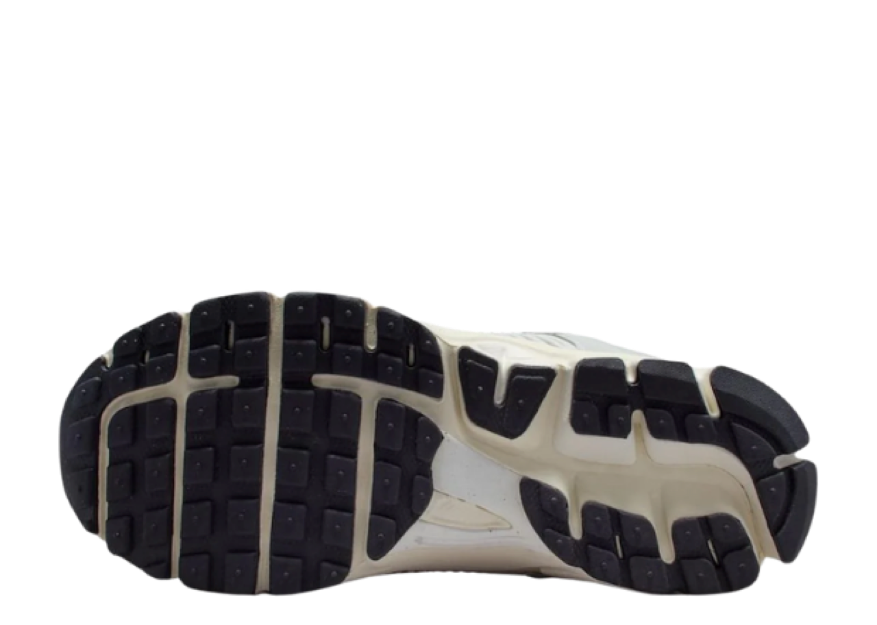 Nike Zoom Vomero 5 Photon Dust Chrome (Grade School) - photo 4