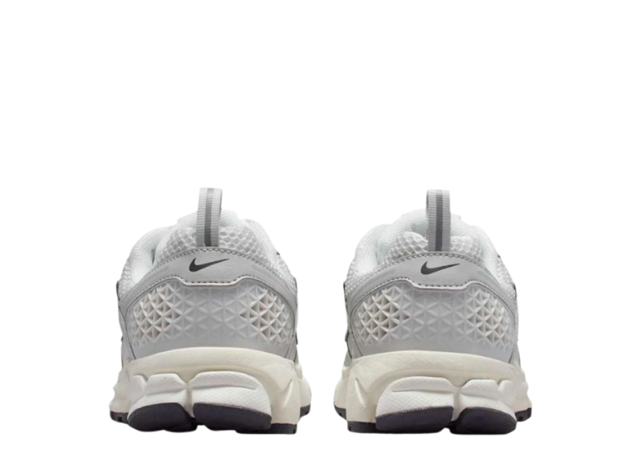 Nike Zoom Vomero 5 Photon Dust Chrome (Grade School) - photo 3
