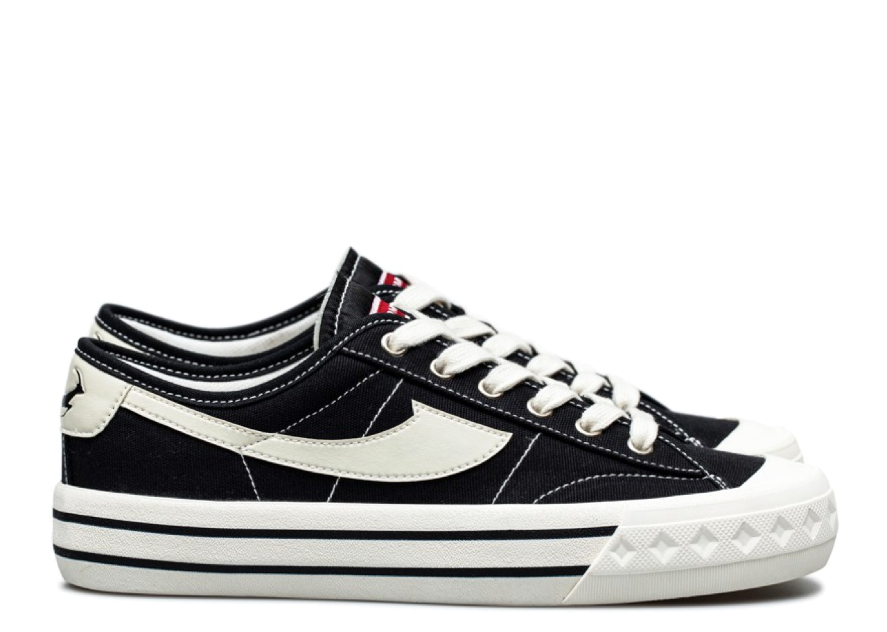 Compass Retrograde Low Black White