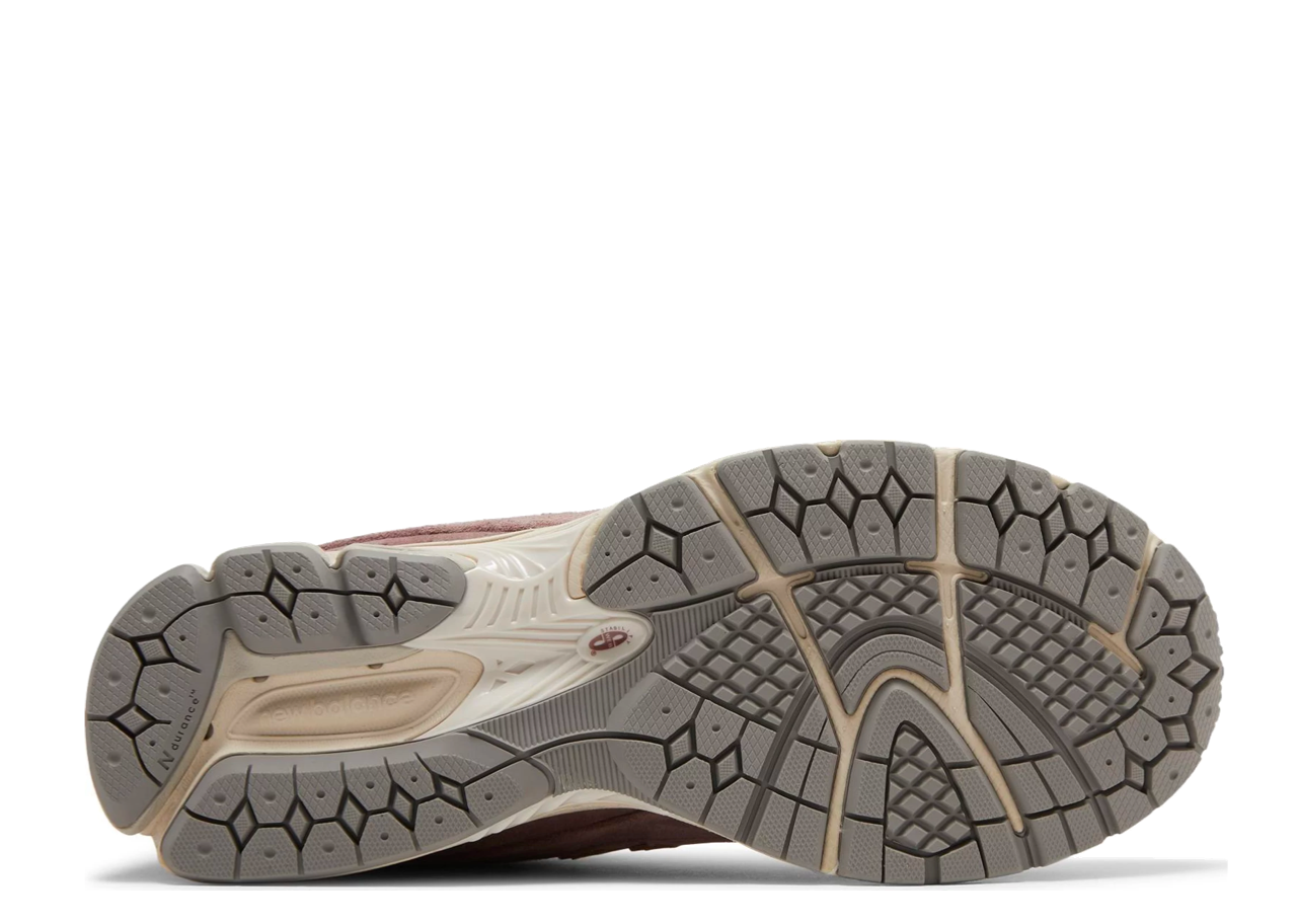 New Balance 2002R Black Fig - photo 4
